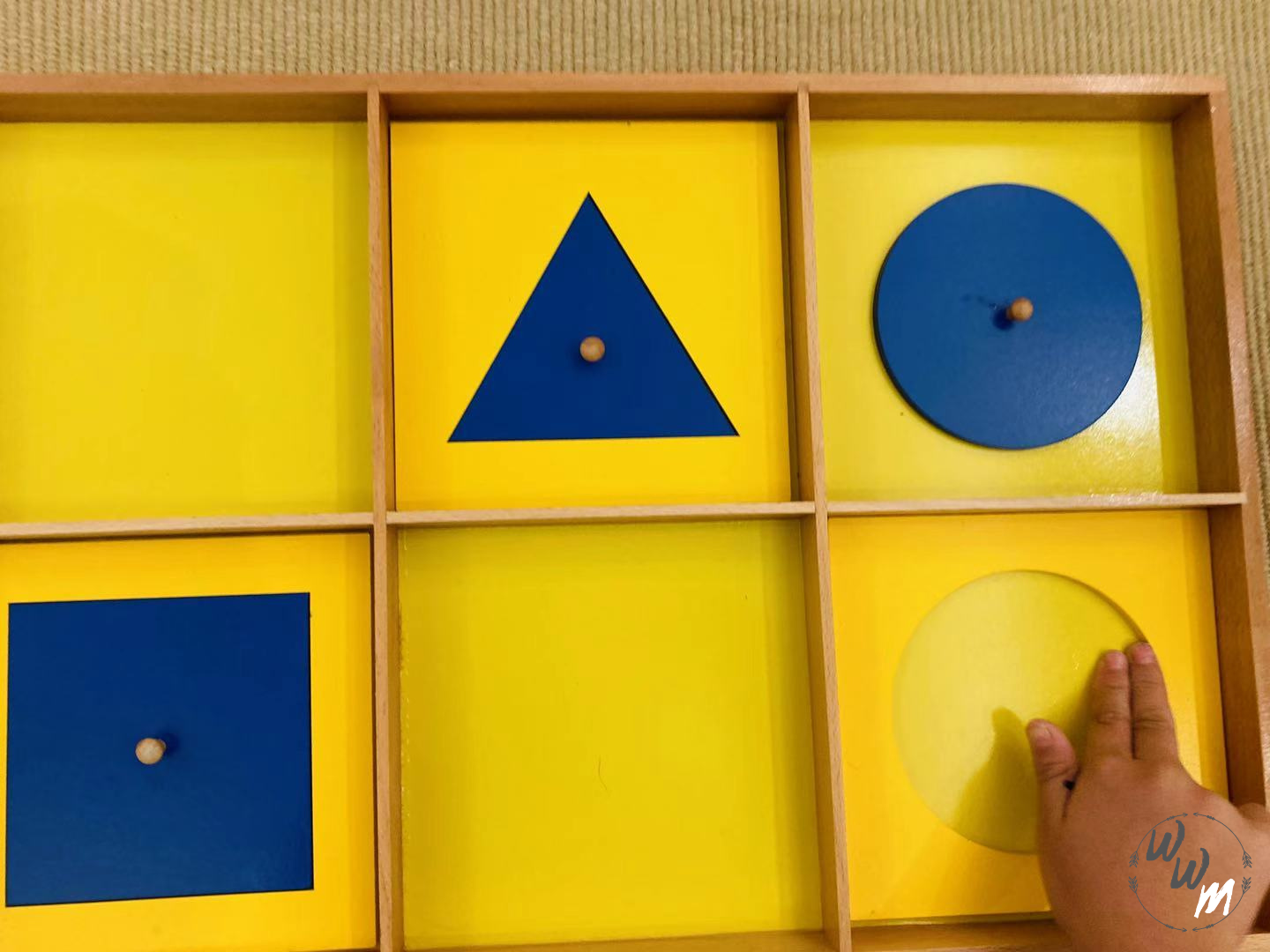 geometric tray for shapes recognition
