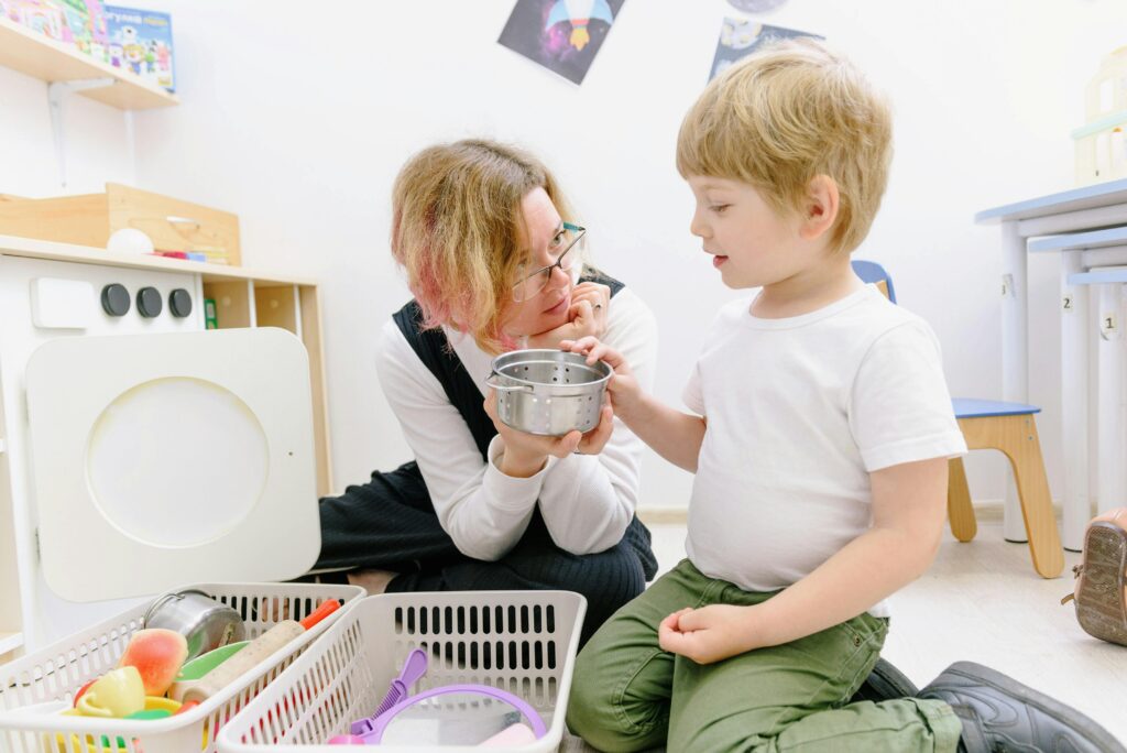 montessori-three-period-lesson-child-identifying.jpg