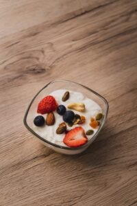 toddlers meal yougart and fruits featured image