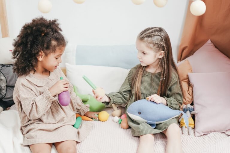 kids sharing things with eachother